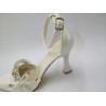 Shoes taş detaylı bilekten bağlamalı Topuklu kadın ayakkabı beyaz