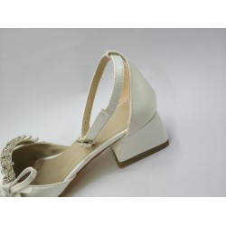 Shoes taş detaylı kısa topuk kadın ayakkabı beyaz