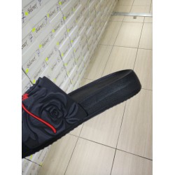 Gezer kabartma gül detaylı kadın terlik siyah