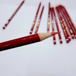 Faber-Castell 12'li kırmızı kopya kalemi