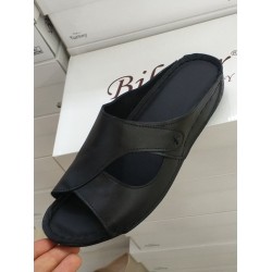 Deri hafif dolgu topuk anne terliği siyah