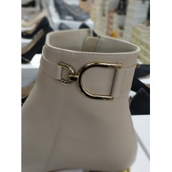 Ay ka gold toka detaylı kısa topuk kadın bot krem