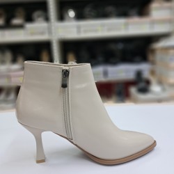 ADEL'FA sivri burun kadın topuklu bot krem