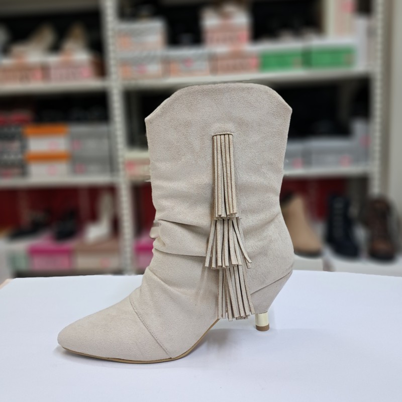 Pine Cone süet püsküllü kadın topuklu çizme bej