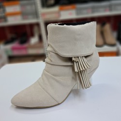 Pine Cone süet püsküllü kadın topuklu çizme bej