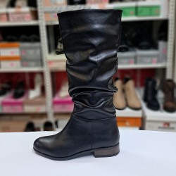 Kırışık görünümlü suni deri kadın çizme siyah