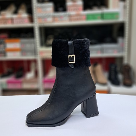Tarhan suni kürk detaylı kare burun kadın topuklu bot siyah