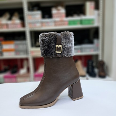 Tarhan suni kürk detaylı kare burun kadın topuklu bot kahverengi