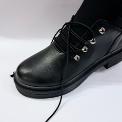 Bağcıklı kadın bot siyah