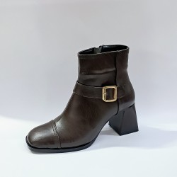 Nehir kemer detaylı kare burun kadın topuklu bot kahverengi