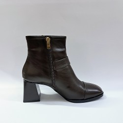 Nehir kemer detaylı kare burun kadın topuklu bot kahverengi