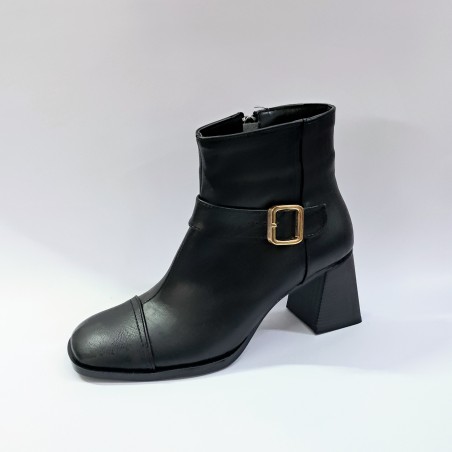 Nehir kemer detaylı kare burun kadın topuklu bot siyah