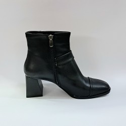 Nehir kemer detaylı kare burun kadın topuklu bot siyah