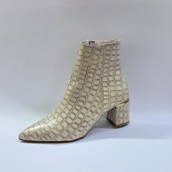 Delux Shoes deri görünümlü kadın topuklu bot bej