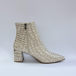 Delux Shoes deri görünümlü kadın topuklu bot bej