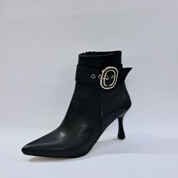 Tarhan kemer detaylı kadın topuklu bot siyah