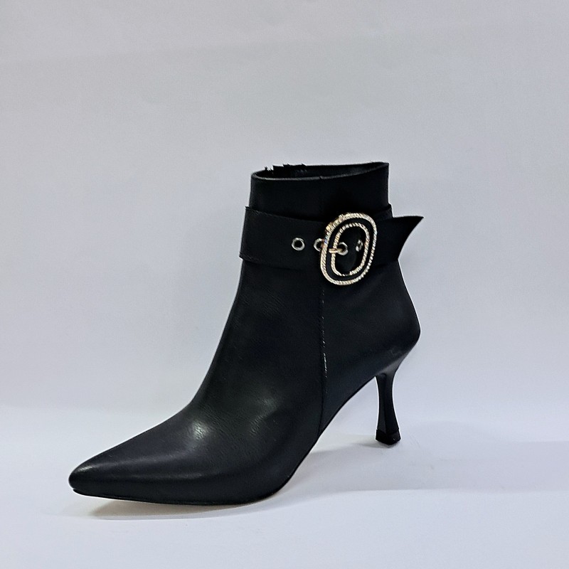 Tarhan kemer detaylı kadın topuklu bot siyah