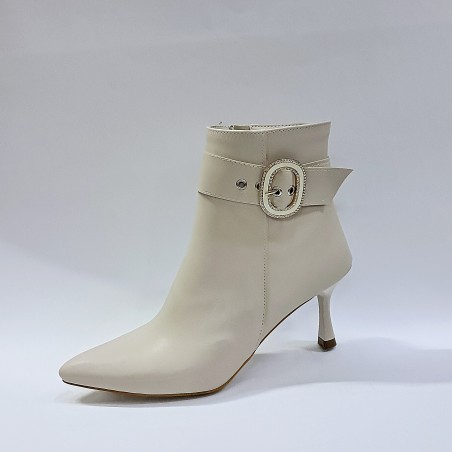 Tarhan kemer detaylı kadın topuklu bot krem