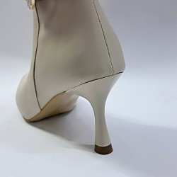 Tarhan kemer detaylı kadın topuklu bot krem