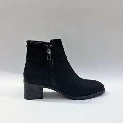 Su perisi zincir kemer desenli kadın topuklu bot