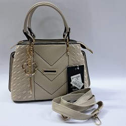 Label nakış desenli anahtarlıklı kadın kol çantası bej