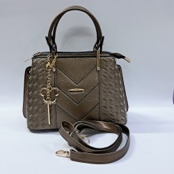 Label nakış desenli anahtarlıklı kadın kol çantası bronz