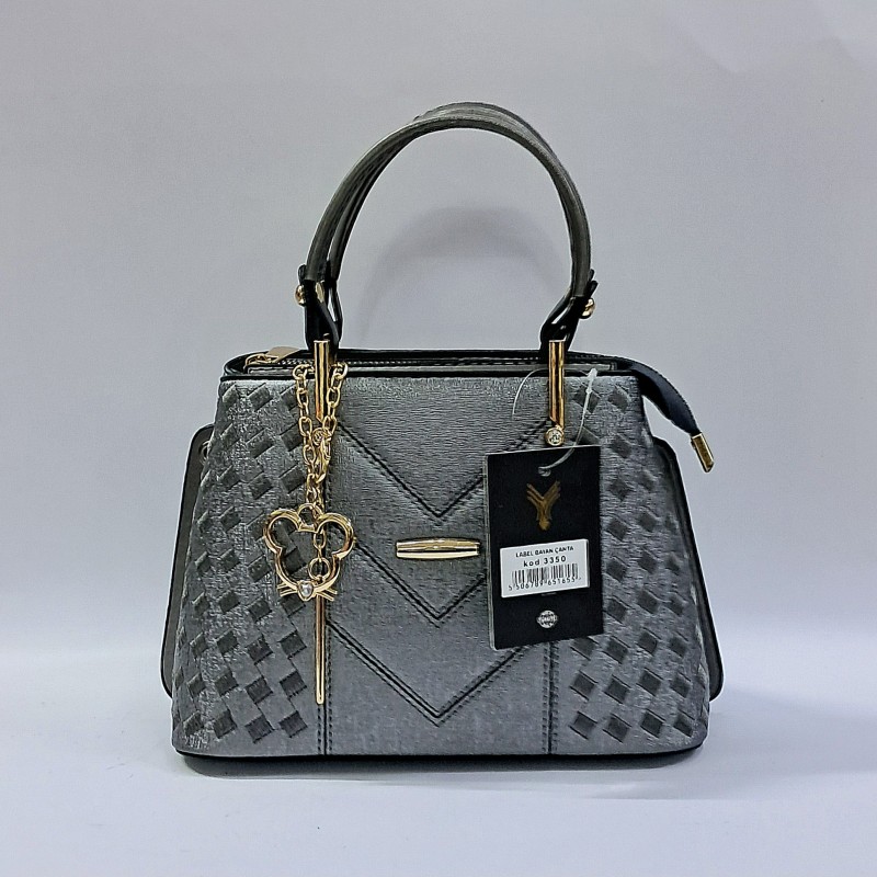 Label nakış desenli anahtarlıklı kadın kol çantası gri