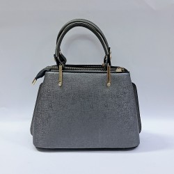 Label nakış desenli anahtarlıklı kadın kol çantası gri