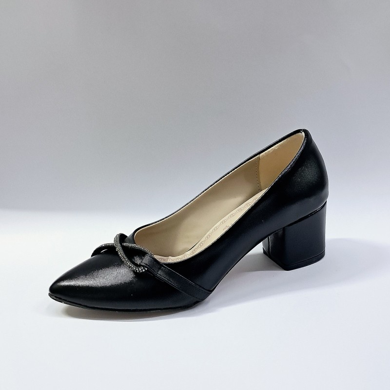 Poliriza parlak deri taş detaylı kadın topuklu ayakkabı siyah