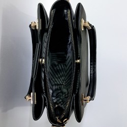 Label gold detaylı kadın kol çantası siyah