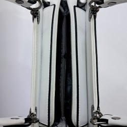 Label taş detaylı kadın kol çantası beyaz