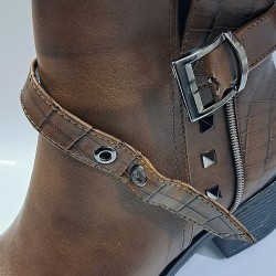 Paris deri görünümlü kemer detaylı kadın topuklu bot kahverengi