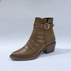 Paris kırışık görünümlü kemer detaylı kadın topuklu bot taba