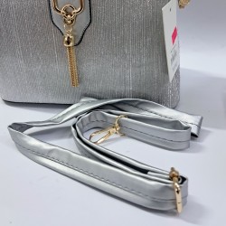 Label püsküllü simli kumaş kadın kol çantası gümüş