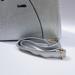 Label simli kumaş kadın kol çantası gümüş