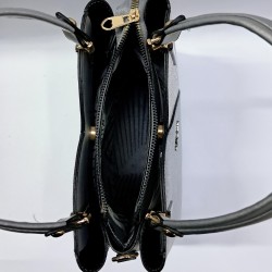 Label simli kumaş kadın kol çantası gümüş