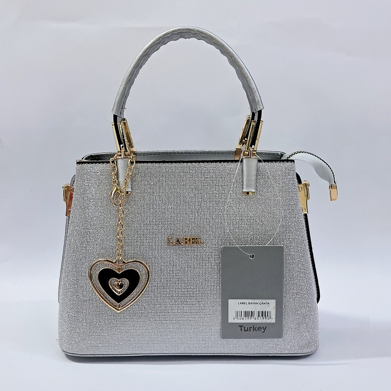 Label simli kumaş anahtarlıklı kadın kol çantası gümüş