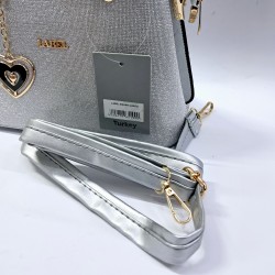 Label simli kumaş anahtarlıklı kadın kol çantası gümüş