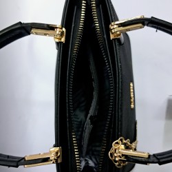 Label simli kumaş anahtarlıklı kadın kol çantası siyah