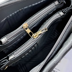 Label pötikare desenli zincir askılı kadın kol çantası gri