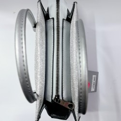 Label simli kumaş abiye kol çantası gümüş