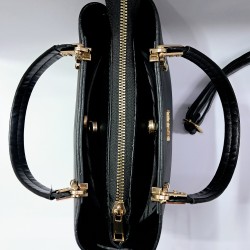 Label gold detaylı kadın kol çantası siyah