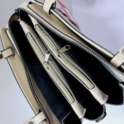 Label taş detaylı krinkıl görünümlü kadın kol çantası bej