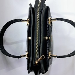 Label parlak kumaş kadın kol çantası siyah