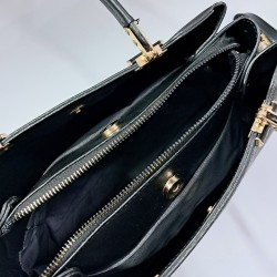 Label yanları taş detaylı kadın kol çantası siyah