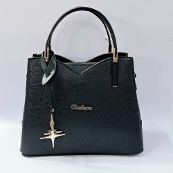 Label charmlı kadın kol çantası siyah