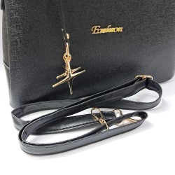 Label charmlı kadın kol çantası siyah