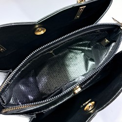 Label charmlı kadın kol çantası siyah