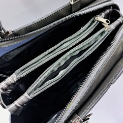 Label anahtarlıklı kadın kol çantası koyu gümüş