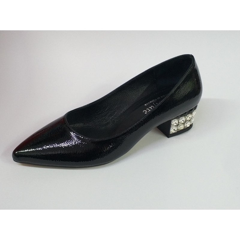 Topuğa taş detaylı kısa topuk rugan kadın ayakkabı siyah